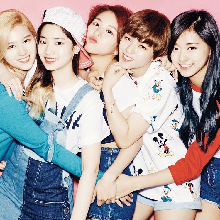 [트와이스] 1주년 기념 멤버 단체 짤 모음.jpg | 인스티즈