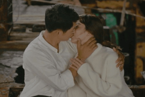 [태양의후예] 송중기-송혜교 엔딩 키스신.gif | 인스티즈