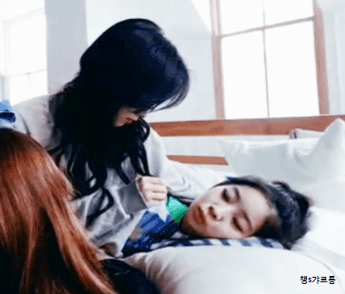 트와이스 사나 머리카락으로 동굴탐험 | 인스티즈
