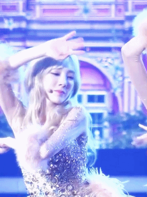 티파니가 시키면 다하는 태연 ㅋㅋ.gif | 인스티즈
