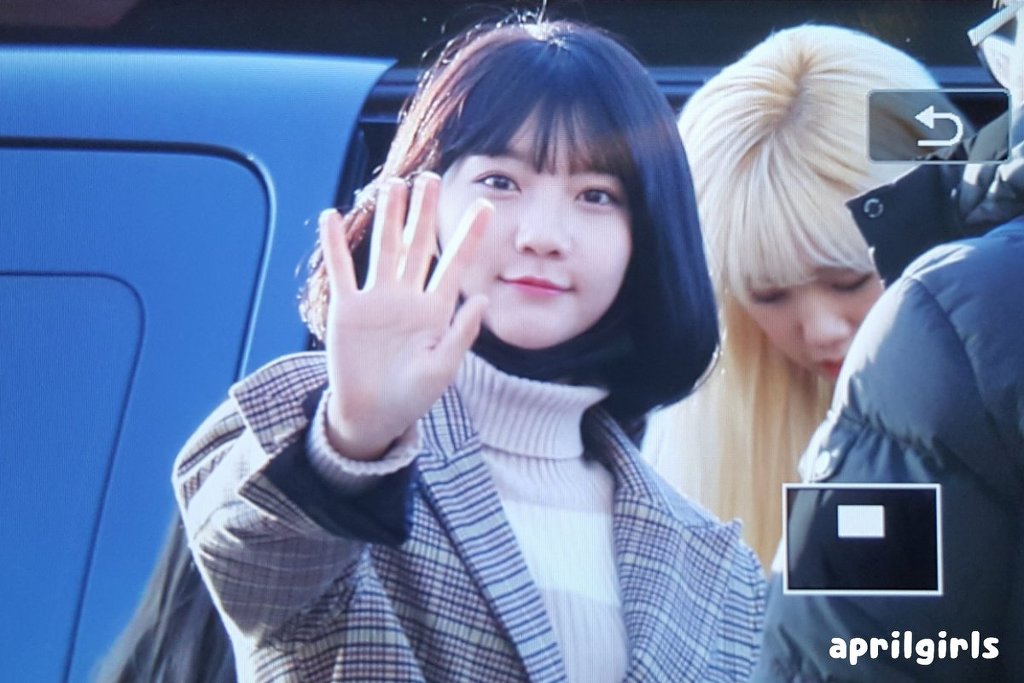 오늘자 오마이걸 인천공항 일본 출국 사진.JPG | 인스티즈