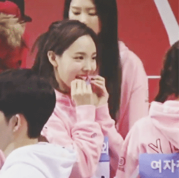 아육대 계주때문에 긴장한 토끼 나연이 | 인스티즈