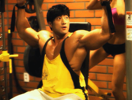 만화에서 볼법한 근육질.gif | 인스티즈