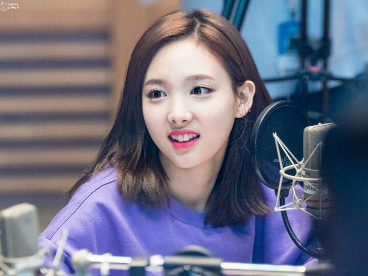 나를 쳐다보는 나연이 | 인스티즈