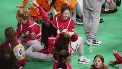 레드벨벳 벼르고 있는 러블리즈 | 인스티즈