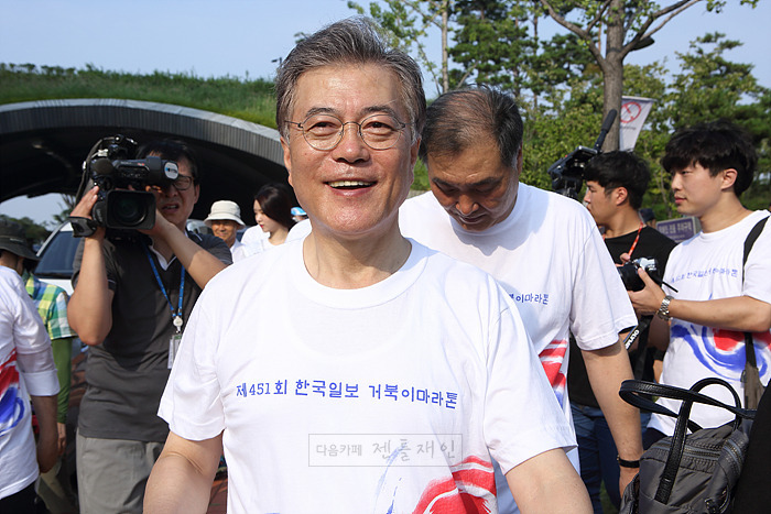 [문재인대통령] 거북이 마라톤 1등은 나의 것.JPG | 인스티즈