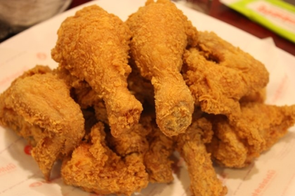 살만 찌고 느끼한 치킨 나부랭이 vs 다이어트에 좋고 다크서클 예방에 효과적인 브로콜리느님 | 인스티즈