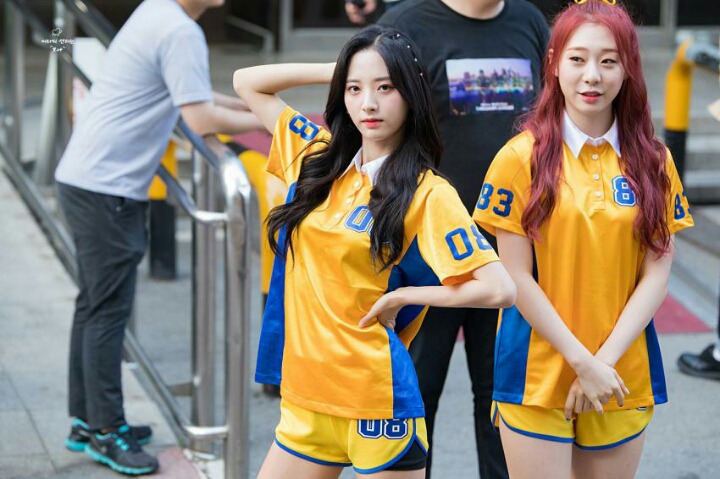 루다 섹시포즈 이제는 우주소녀 공식포즈로 | 인스티즈
