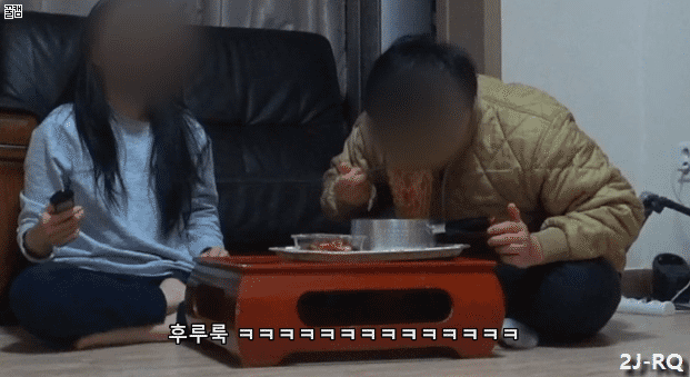 현실주의) 오빠때리는 여동생.gif | 인스티즈
