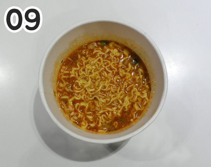 돼지보스 테스트 - 국물 컵라면 편 | 인스티즈