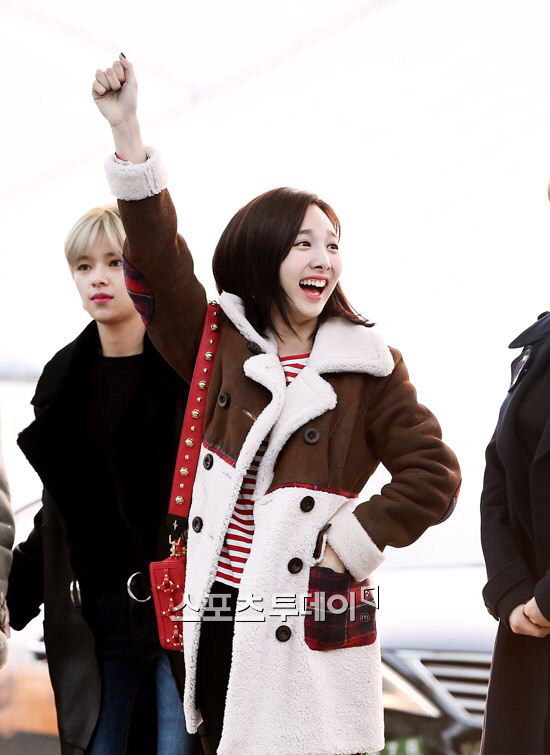 트와이스 161201 인천공항-홍콩 for MAMA | 인스티즈