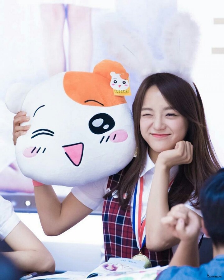 인형 따라하는 세정이 | 인스티즈