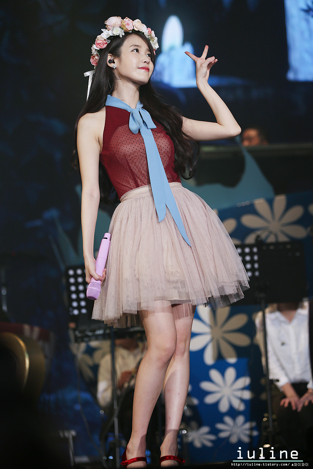 [15.11.22] 아이유 쳇셔 서울콘서트 둘째날 포토타임.jpgif | 인스티즈