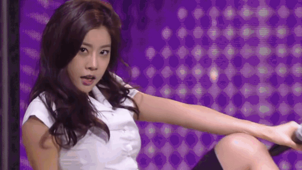 예쁜여자를 봤을때 남자의 현실적인 표정.gif | 인스티즈