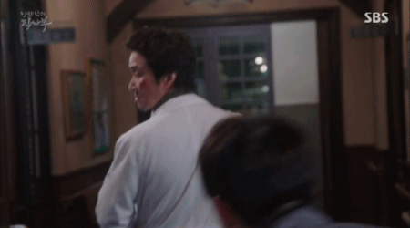 [낭만닥터김사부] 수쌤의 응급실 앞 진상 처리법ㅋㅋㅋㅋㅋ.jpgif | 인스티즈