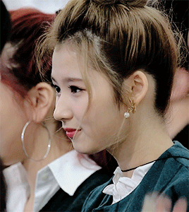살살녹는 사나의 눈빛.gif | 인스티즈