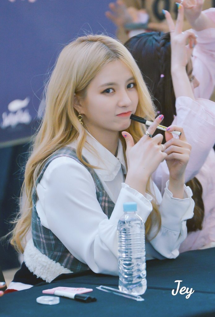 대륙에서 온 미녀 구구단 샐리 팬싸 사진ㄷㄷ.JPG | 인스티즈