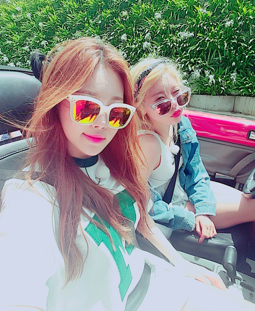 사이좋은 유라와 소진.jpgif | 인스티즈