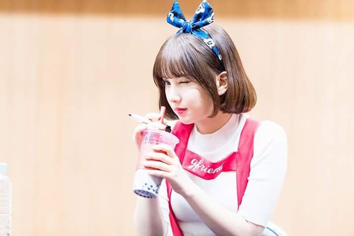 귀엽다고 난리인 고양이 망토 두른 여자친구 은하.jpg | 인스티즈