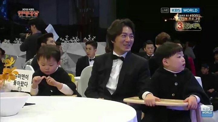 연예대상을 참석한 삼둥이 관람태도 | 인스티즈