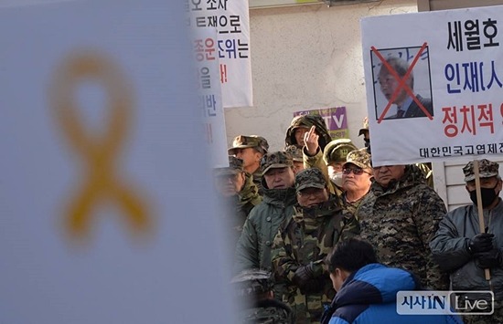 가운데 이미지