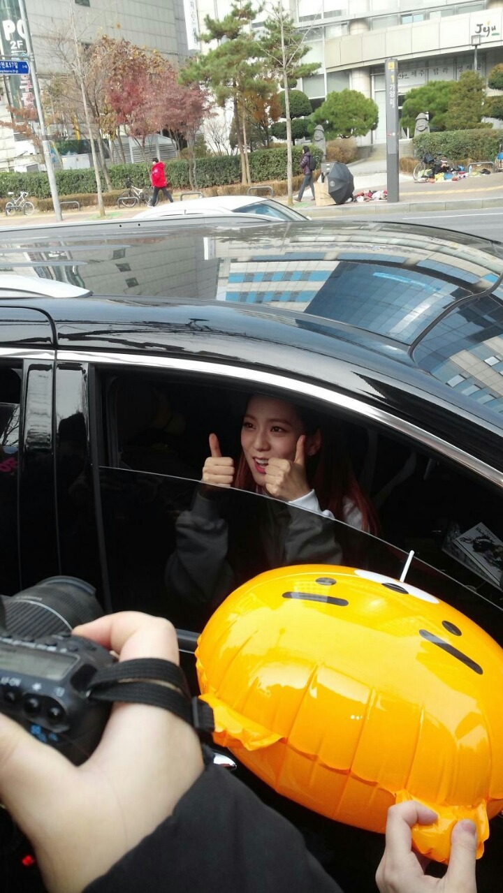 오늘자 블랙핑크 지수 퇴근길.gif + 직찍 | 인스티즈