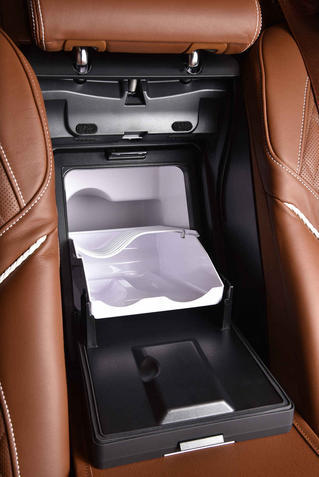 BMW 750Li xDrive Solitaire and Master Class Edition | 인스티즈