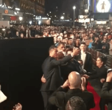 우리형이 팬들이랑 사진찍는 방법 | 인스티즈