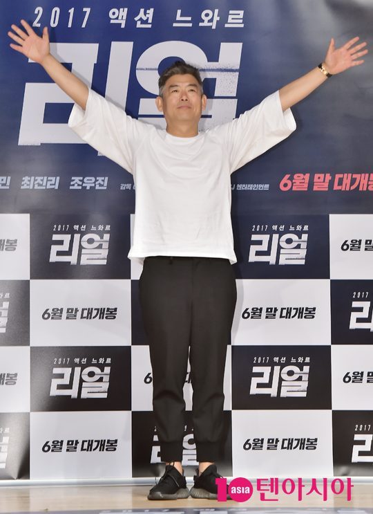 아디다스 이지부스트 + 조거팬츠 입은 중년 아재 | 인스티즈