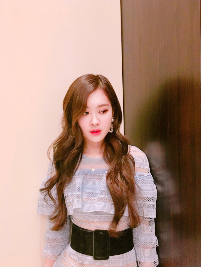 데뷔 후 처음 한 흑발 잘어울리는 로제 인스타 사진들 | 인스티즈