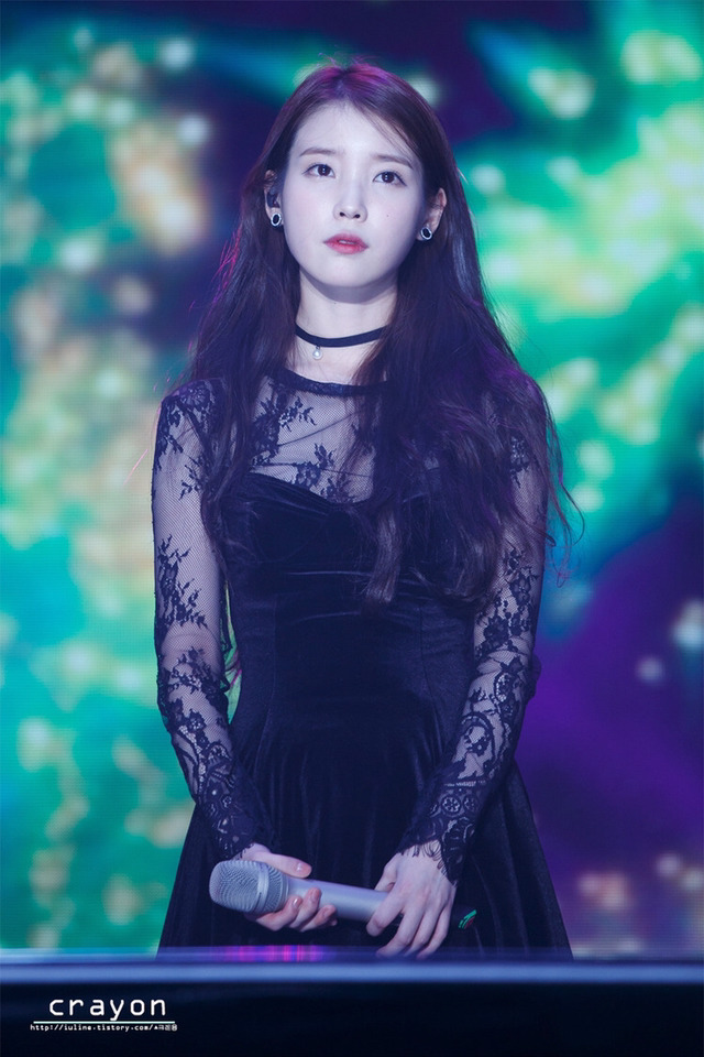 이뻐 죽겠는 아이유 | 인스티즈