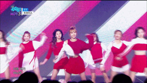 [twice] 오늘자 트와이스 모구리 모모 움짤.gif | 인스티즈