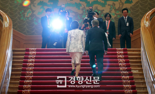 오늘자 문재인 대통령 사진들 .jpg | 인스티즈