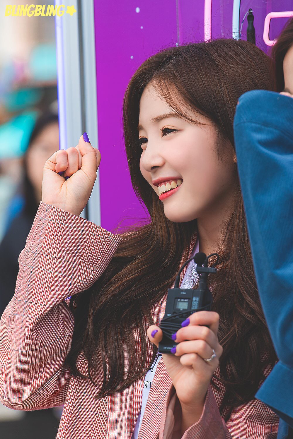 [에이프릴] 일 하다가 잠깐 쉬는 시간이 되서 채경이 | 인스티즈