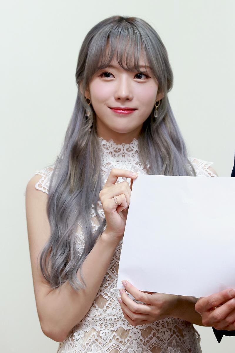 우주소녀 포스트 두니아 제작 발표회 루다 | 인스티즈