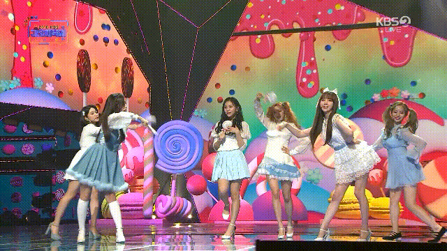 KBS 가요대축제 kissing you-엄지.gif | 인스티즈