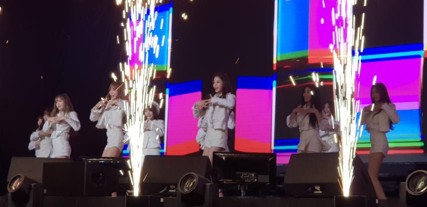 오늘자 제주도에서 CJ 기업행사 공연중인 아이즈원 | 인스티즈
