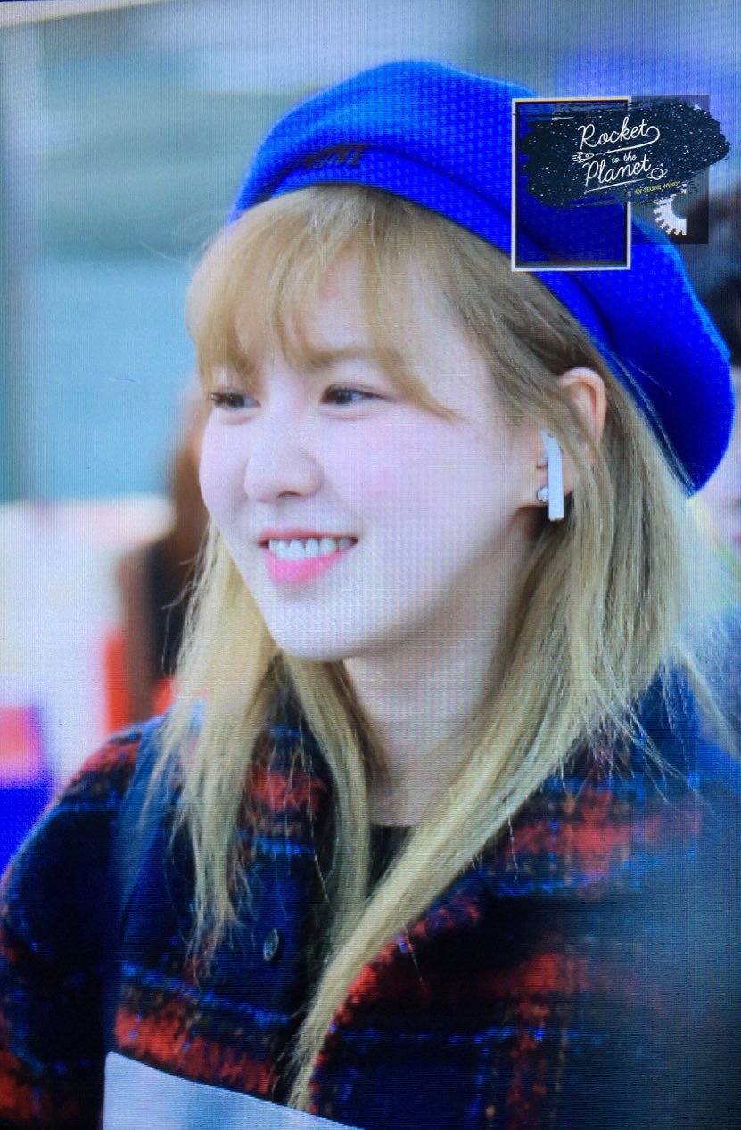 오전에 따숩게 옷 챙겨입고 출국한 레드벨벳 공항 프리뷰 | 인스티즈