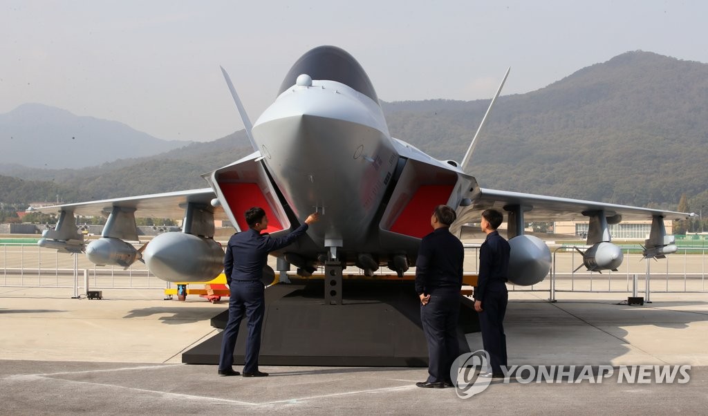 [영상첨부] 오늘 처음으로 공개된 한국형 전투기"KFX"목업(실물 모형).jpg | 인스티즈