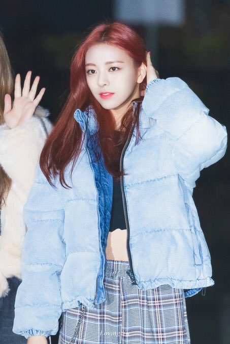 빨간머리가 잘어울리는 ITZY 유나.jpgif | 인스티즈