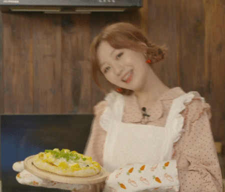 러블리즈 수정이가 삐졌을때.gif | 인스티즈