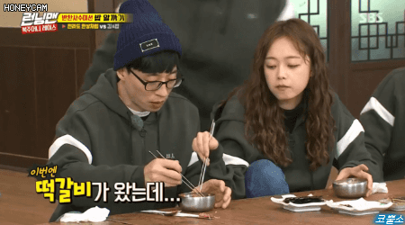 [런닝맨] 전소민 입에 들어간 음식 먹는 이광수.gif | 인스티즈