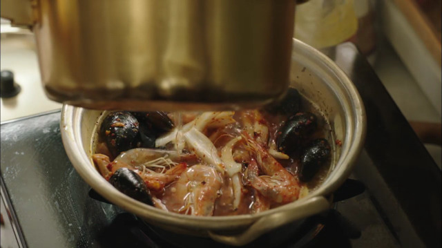 [부암동복수자들] 재벌한테 라면 한번 끓여주고 용돈 200만원 받은 라미란 아들ㅋㅋㅋㅋㅋ.gif | 인스티즈