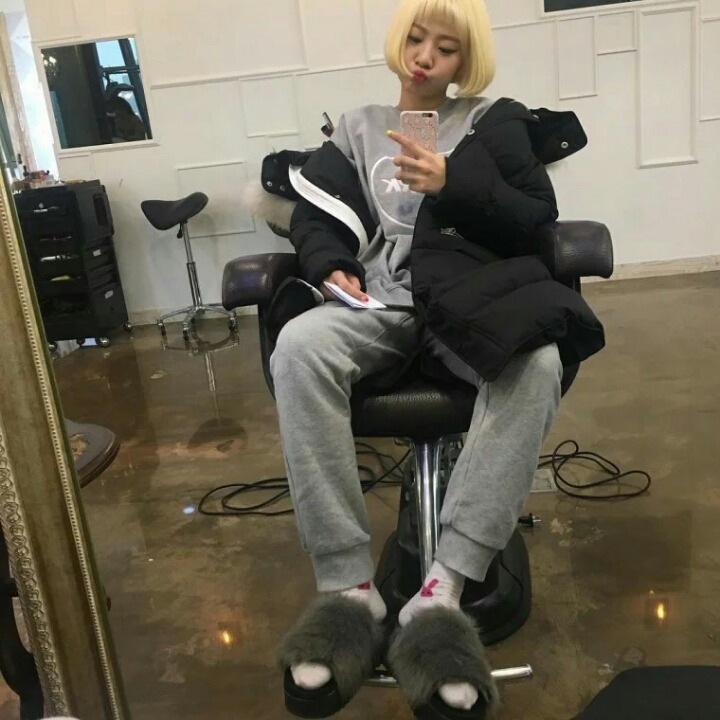 나이 5살 많아지는 대신 월 300씩 지원 받는다면 한다vs안한다.jpg | 인스티즈