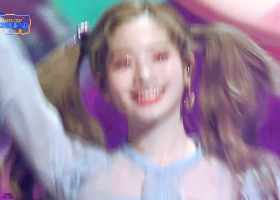 가요대축제에서 하루종일 바빴던 트와이스 다현.gif | 인스티즈