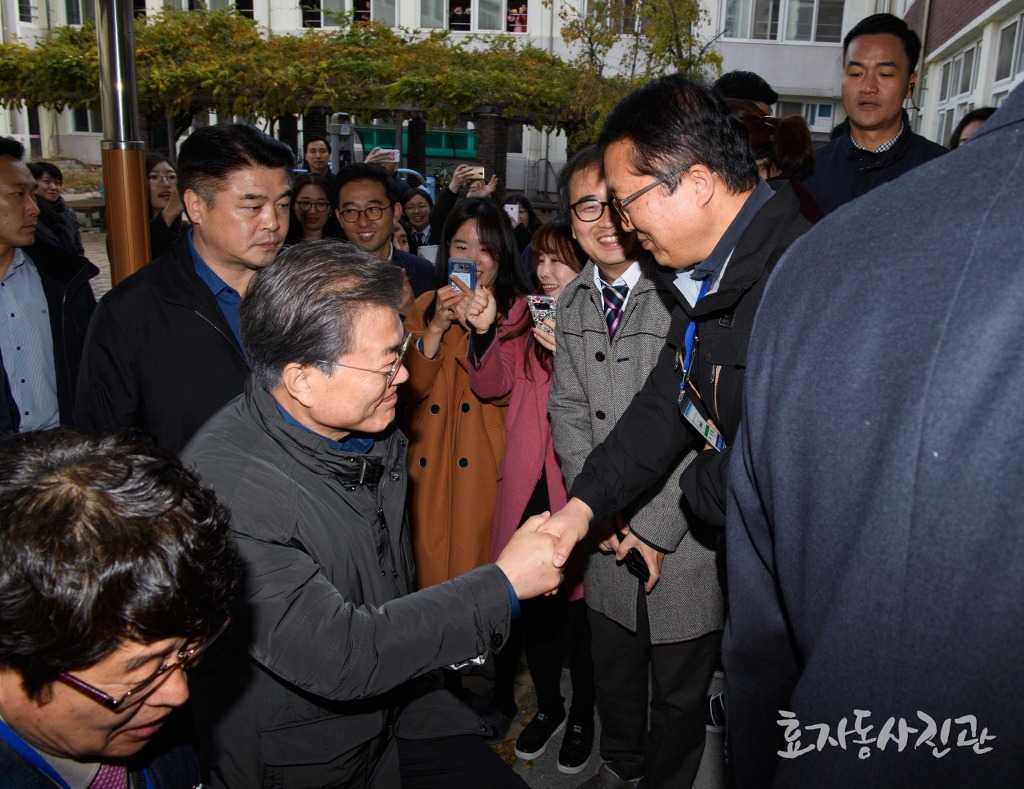 [효자동사진관] 문재인 대통령 포항여고 방문 사진(엄청 시끄럽긔) | 인스티즈