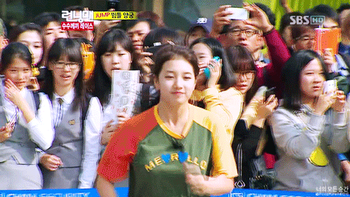 먹방으로 유명한 일본 아나운서의 운동신경.gif | 인스티즈