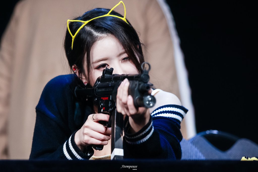 노란 원피스에 고양이 머리띠를 쓴 러블리즈 미주.jpgif | 인스티즈