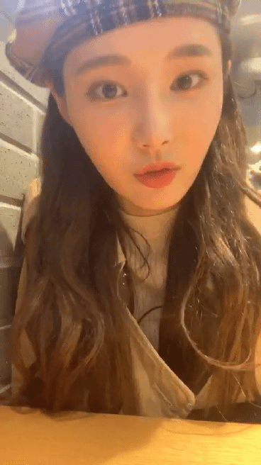 어제 3주년 기념 인스타 라이브한 모모랜드 연우(2).gif | 인스티즈