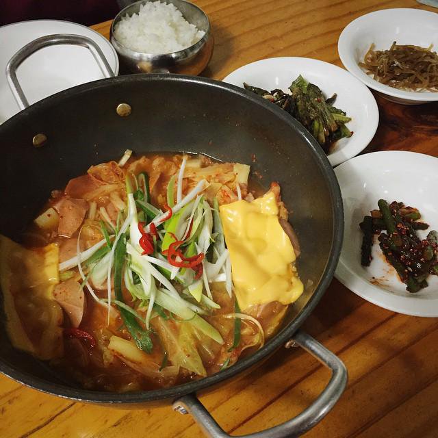 시원하고 얼큰한! 부대찌개 존슨탕 gifjpg | 인스티즈